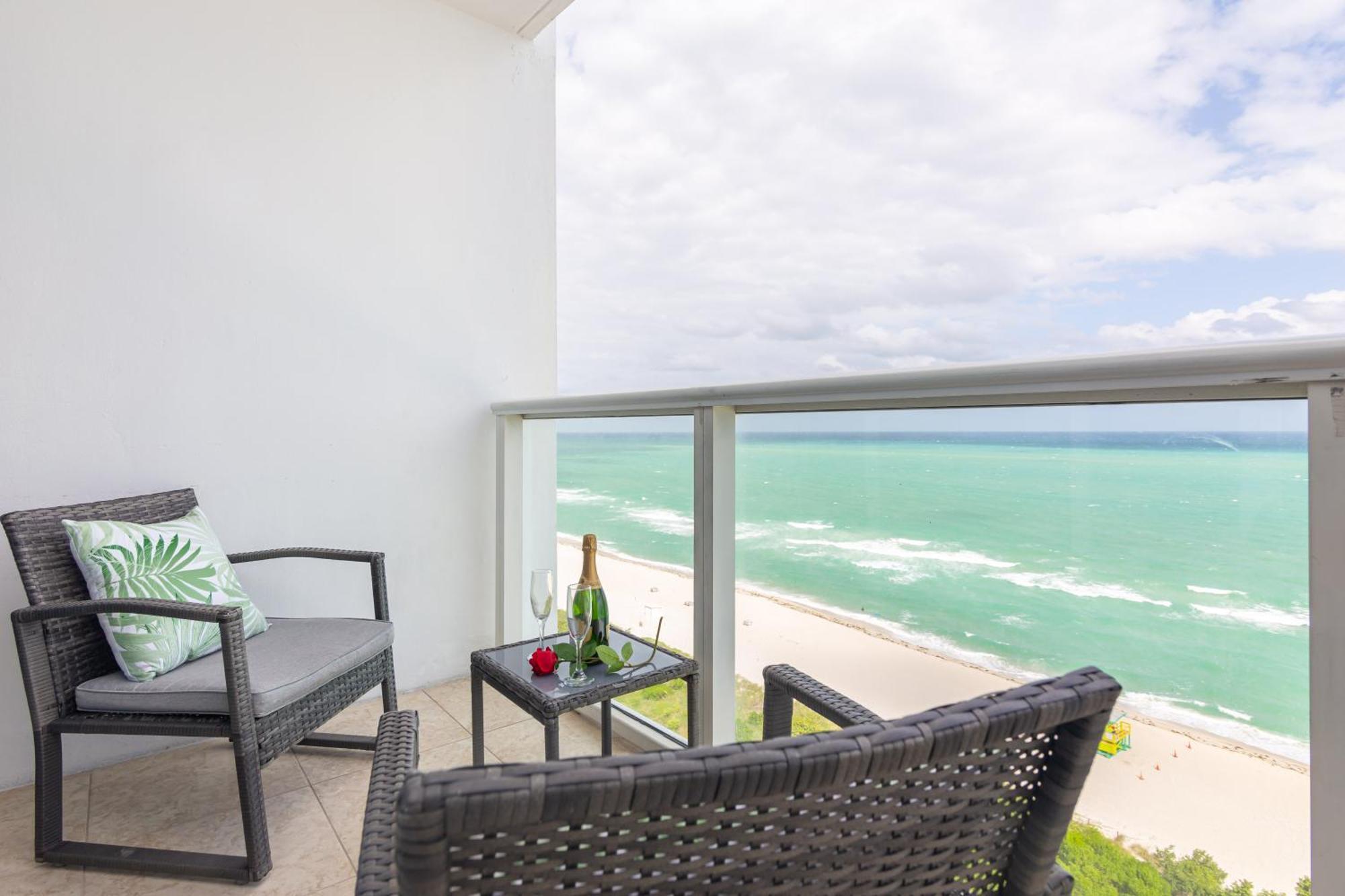 מיאמי ביץ' Girasole Rentals Suites מראה חיצוני תמונה