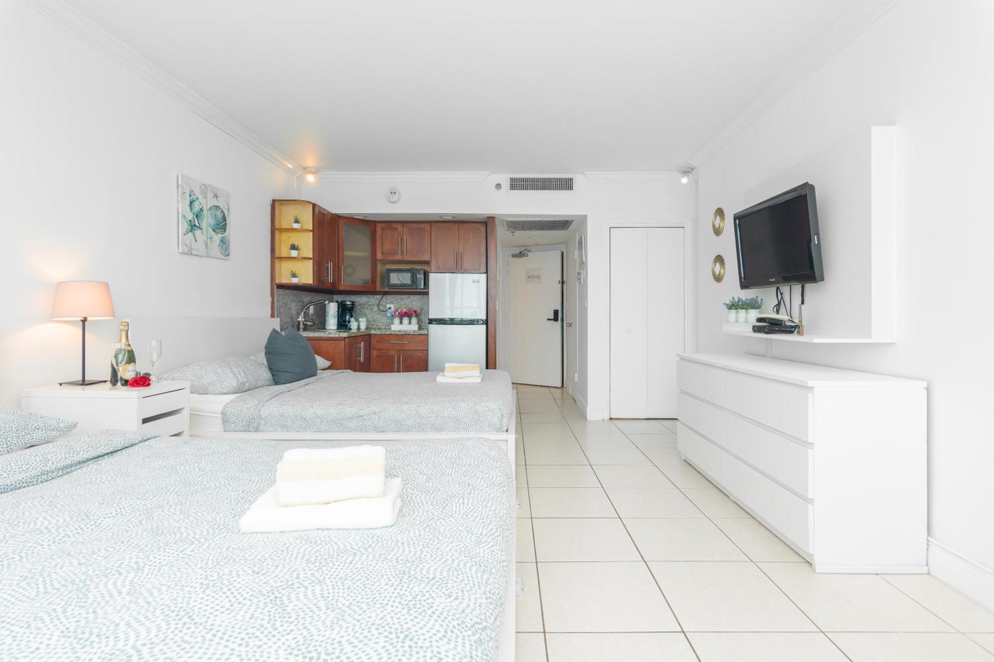 מיאמי ביץ' Girasole Rentals Suites מראה חיצוני תמונה